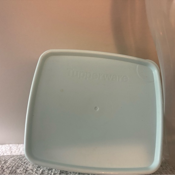 Tupperware Blue Square Container - Picture 2 of 4